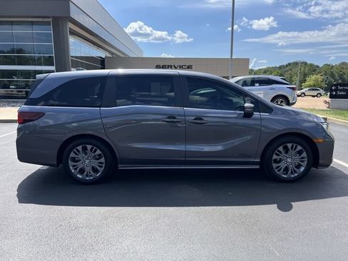 Used 2025 Honda Odyssey Touring image 2