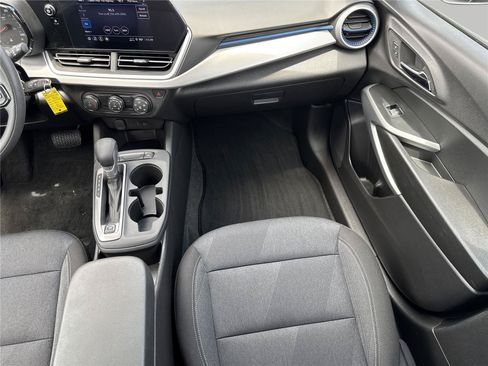 Used 2025 Chevrolet Trax LS FWD image 12