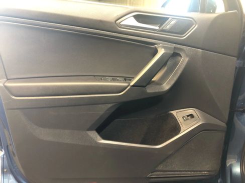 Used 2019 Volkswagen Tiguan SEL R-Line AWD/4WD image 10