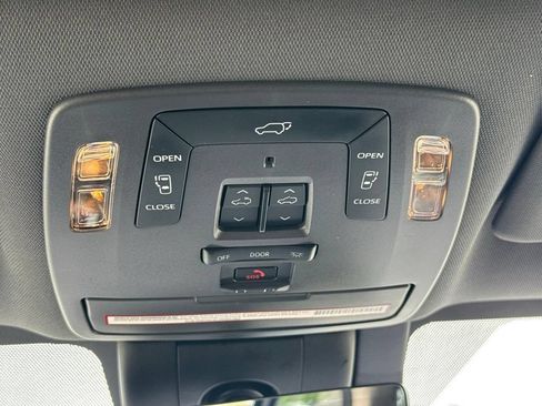 Used 2021 Toyota Sienna Platinum AWD/4WD image 13