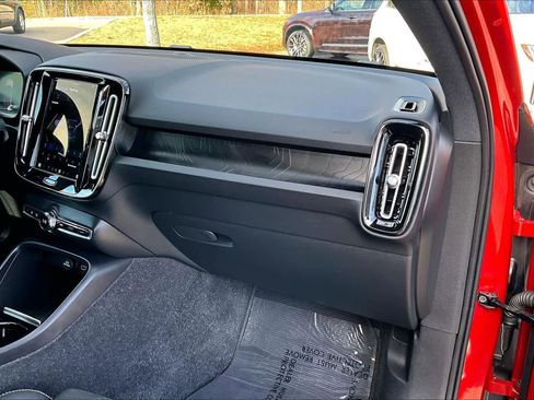 Certified 2023 Volvo C40 P8 Recharge Ultimate image 17