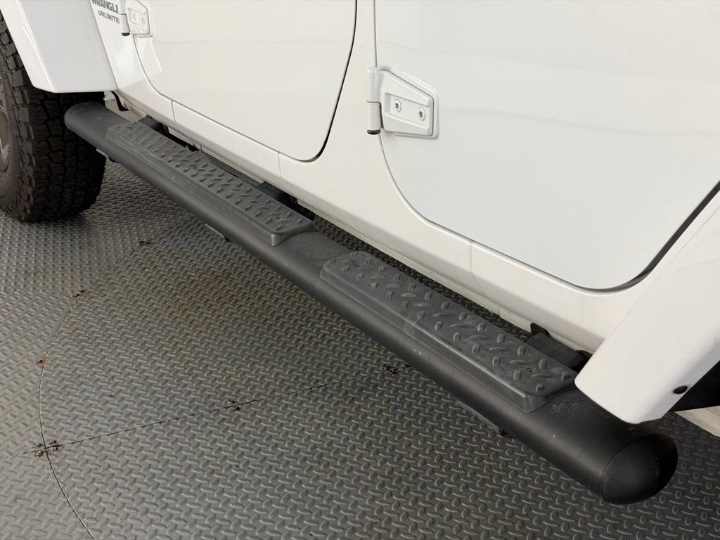 Used 2017 Jeep Wrangler Unlimited Sahara AWD/4WD image 53