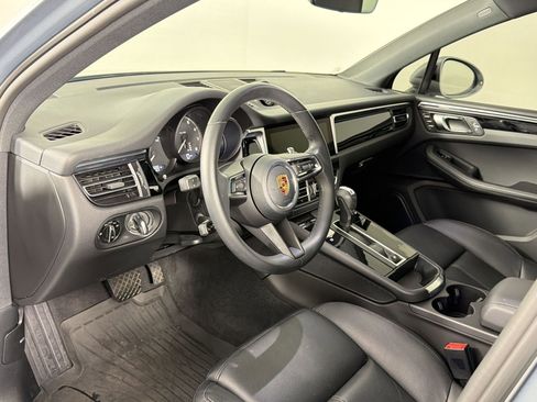 Certified 2024 Porsche Macan AWD/4WD image 5