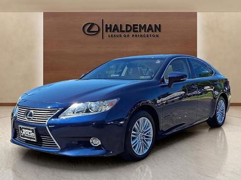Used 2014 Lexus ES 350 w/ Luxury Package FWD image 3