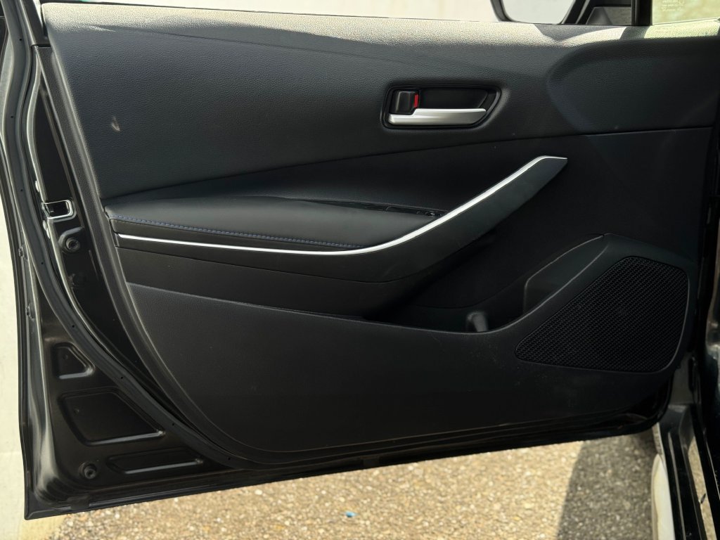 Certified 2022 Toyota Corolla SE w/ SE Premium Package FWD image 11