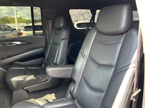 Used 2019 Cadillac Escalade ESV Platinum image 44