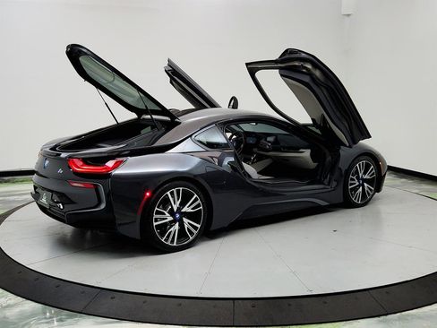 Used 2016 BMW i8 image 11