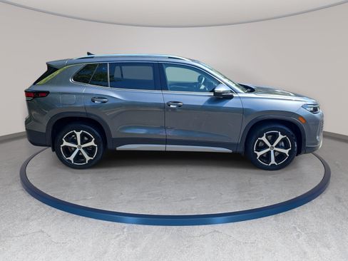 Certified 2025 Volkswagen Tiguan SE AWD/4WD image 4