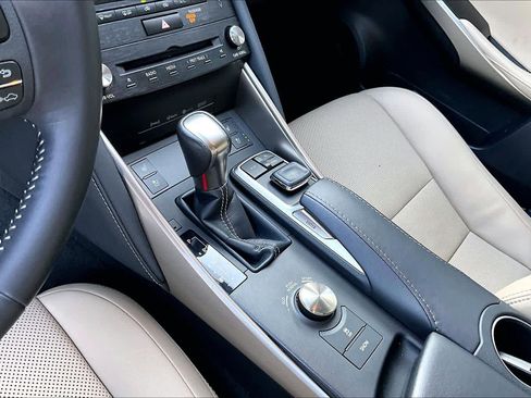 Used 2018 Lexus IS 300 AWD image 15