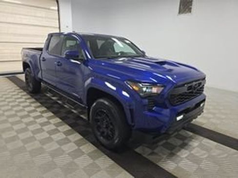 Used 2024 Toyota Tacoma TRD Sport w/ TRD Sport Premium Package AWD/4WD image 3