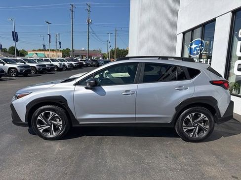 Used 2025 Subaru Crosstrek 2.0i Premium image 2