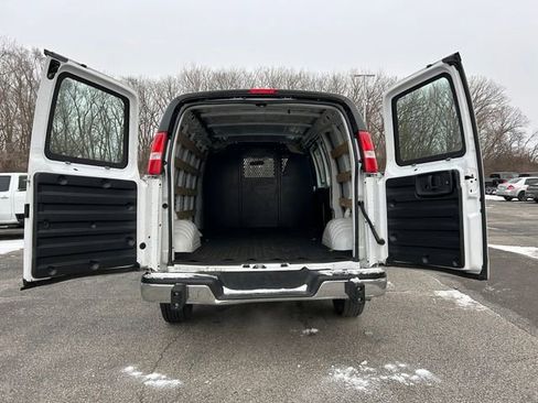 Used 2024 GMC Savana 2500 w/ Driver Convenience Package image 13