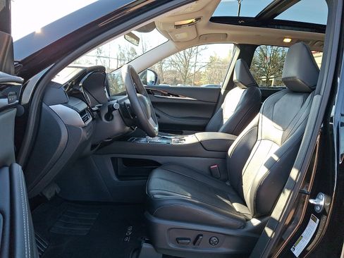 Certified 2025 INFINITI QX60 Pure image 14