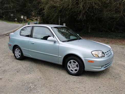 Used 2004 Hyundai Accent GL image 2
