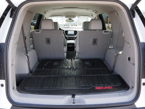 Used 2023 GMC Acadia SLT w/ Preferred Package FWD image 17