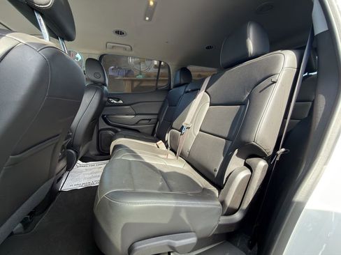 Used 2023 GMC Acadia SLT FWD image 14
