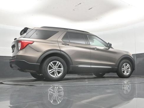 Used 2021 Ford Explorer XLT w/ Equipment Group 202A AWD/4WD image 48