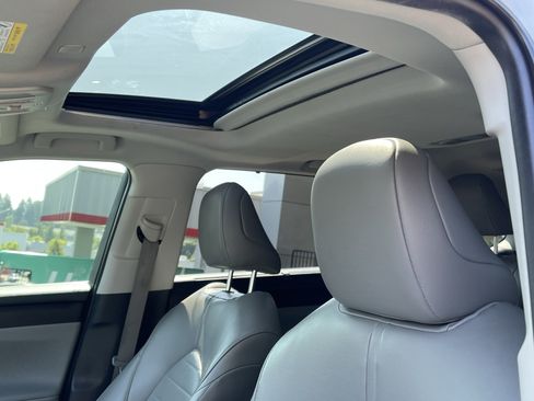 Used 2023 Toyota Highlander XLE FWD image 20