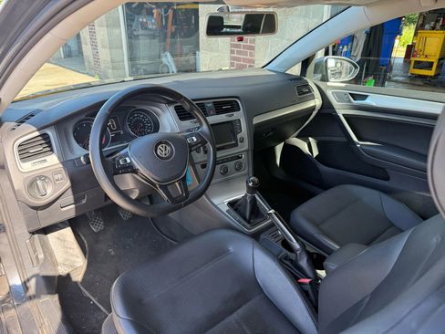 Used 2015 Volkswagen Golf S image 16