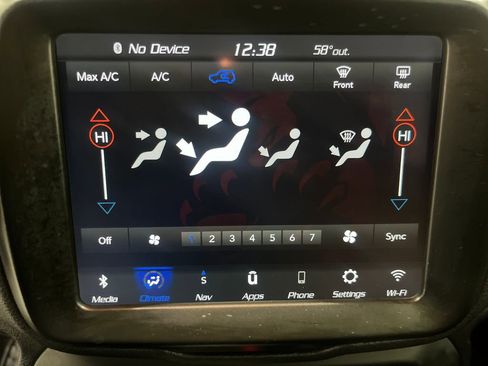 Used 2023 Jeep Renegade Trailhawk image 17