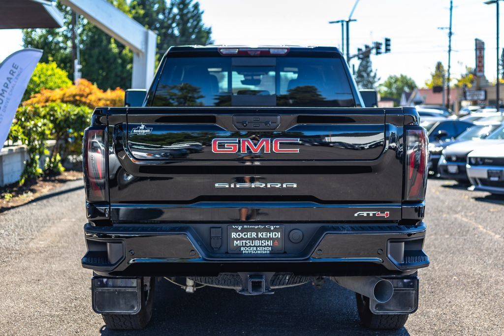 Used 2025 GMC Sierra 3500 AT4 w/ Technology Package AWD/4WD image 12
