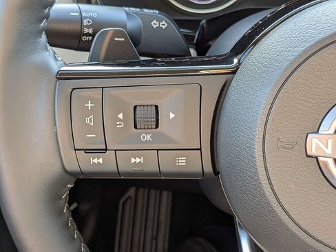 Used 2025 Nissan Pathfinder SL FWD image 29