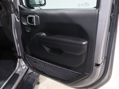 Used 2020 Jeep Gladiator Rubicon w/ Cold Weather Group image 23