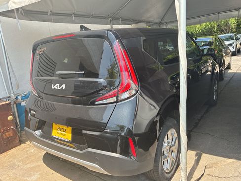Used 2025 Kia Soul LX w/ LX Technology Package FWD image 6