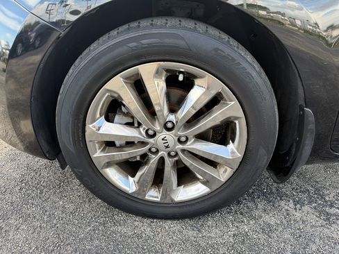 Used 2016 Kia Sedona SX Limited image 27