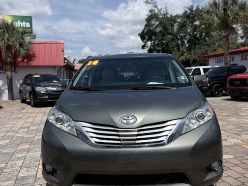 Used 2014 Toyota Sienna Limited w/ Limited Premium Package FWD image 3