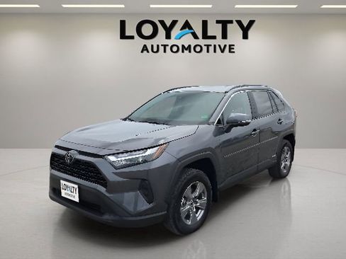 Used 2025 Toyota RAV4 XLE w/ Convenience Package AWD/4WD image 9