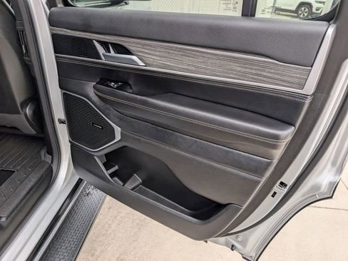 Used 2024 Jeep Wagoneer Series III w/ Flexible Seating Group AWD/4WD image 33