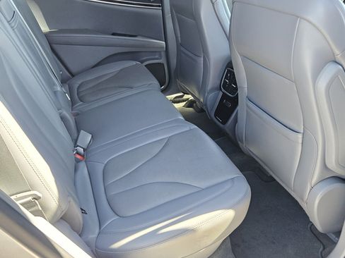 Used 2022 Lincoln Nautilus Reserve w/ Luxury Package image 10