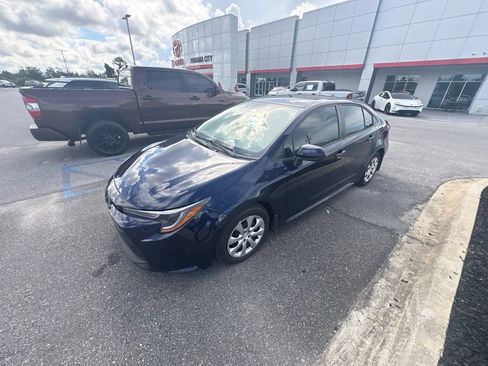Used 2025 Toyota Corolla LE w/ Convenience Package FWD image 8