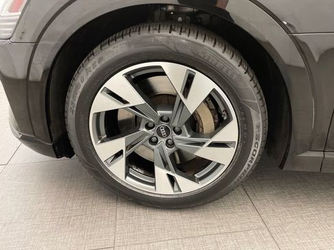 Used 2022 Audi e-tron Premium AWD/4WD image 9