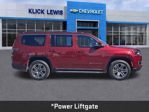 Used 2024 Jeep Wagoneer Series II w/ Flexible Seating Group RWD image 9