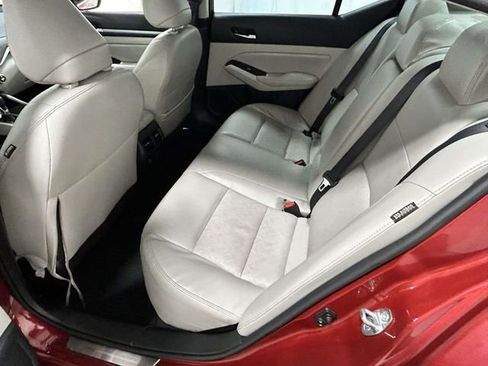 Used 2024 Nissan Altima 2.5 SL FWD image 9