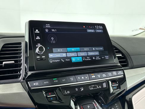 New 2026 Honda Odyssey Touring image 22