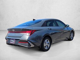 New 2026 Hyundai Elantra SE FWD video 4