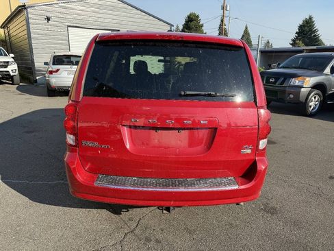 Used 2016 Dodge Grand Caravan R/T FWD image 4