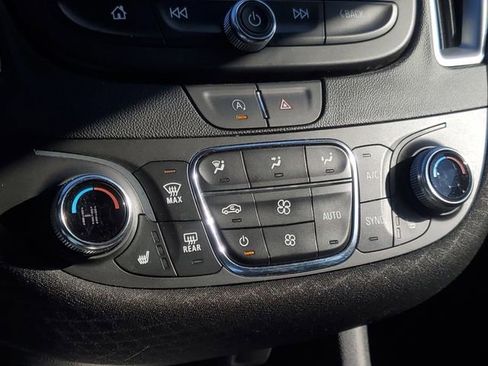 Used 2022 Chevrolet Malibu LT image 23