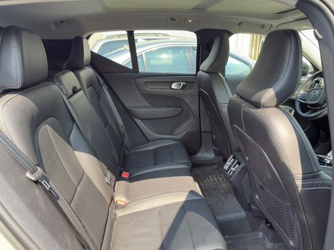 Certified 2023 Volvo XC40 B5 Plus w/ Driver Assist Package image 31