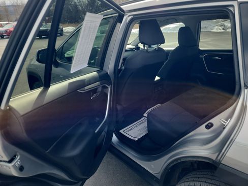 Used 2020 Toyota RAV4 XLE w/ Carpet Mat Package image 23