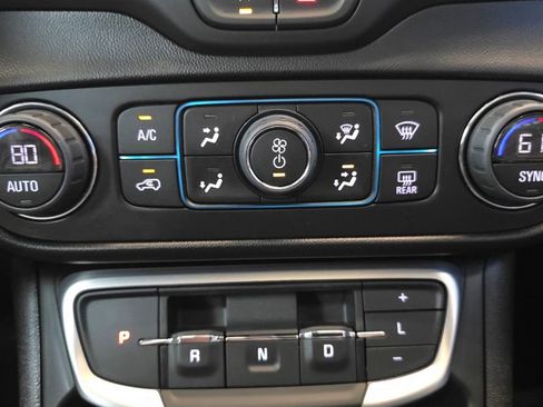 Used 2023 GMC Terrain SLT w/ LPO, Floor Liner Package AWD/4WD image 33