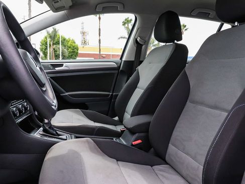 Used 2016 Volkswagen e-Golf SE FWD image 27