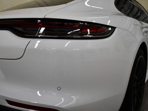 Used 2021 Porsche Panamera RWD image 32