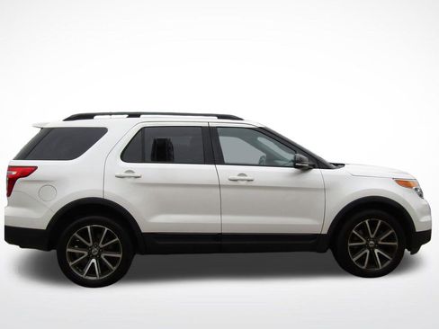 Used 2015 Ford Explorer XLT w/ Equipment Group 202B AWD/4WD image 7