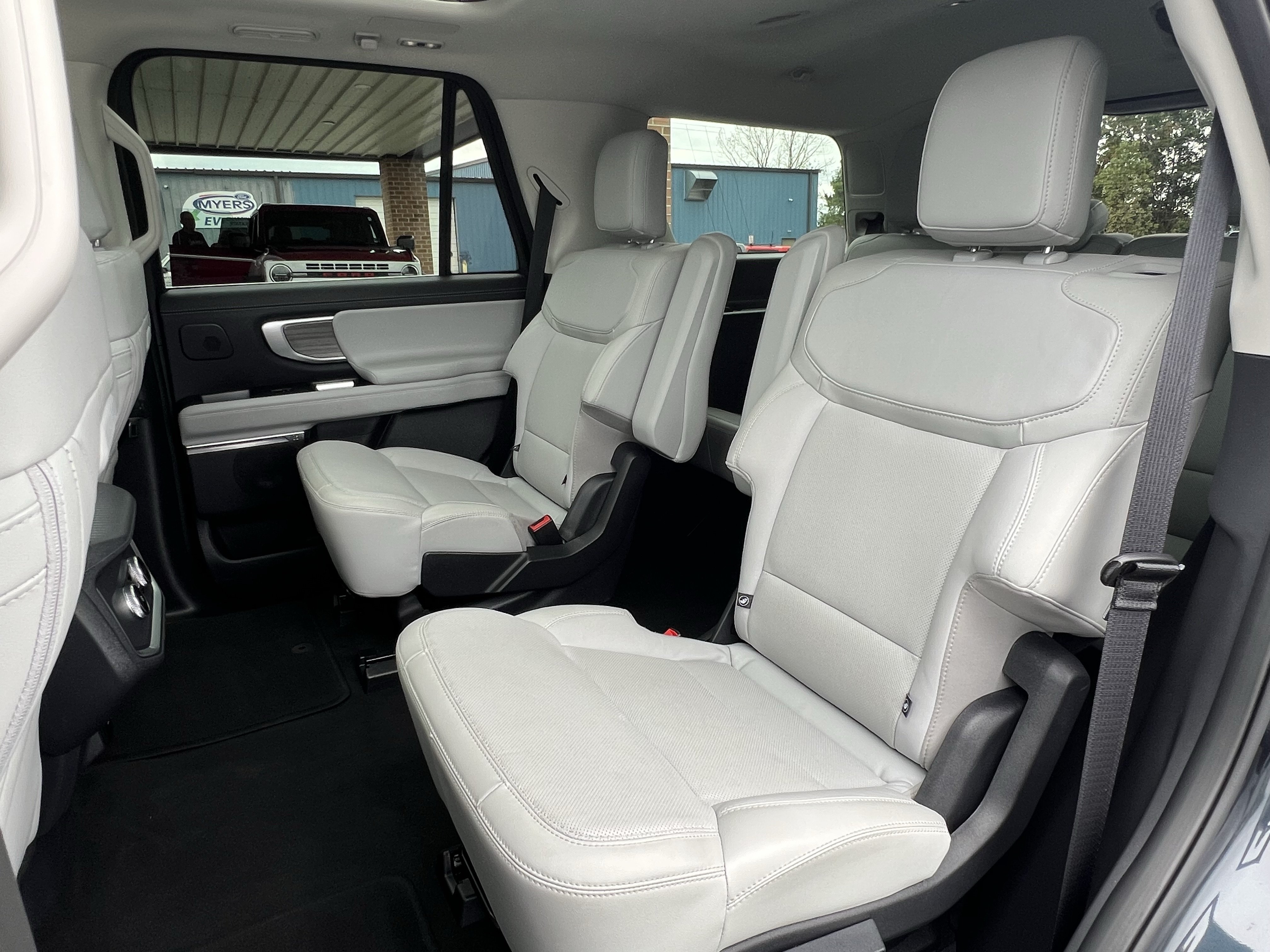 Used 2025 Ford Expedition Platinum w/ Driver's Package AWD/4WD image 20