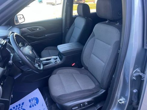 Used 2023 Chevrolet Traverse LT FWD image 15