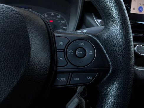 Used 2025 Toyota Corolla LE FWD image 30